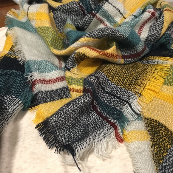 NWT Plaid Blanket Scarf Wrap - Picture 4 of 5